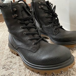 EUC Ecco real leather black combat boots lace up Sz 7 Waterproof